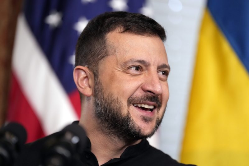 Zelenskyy meets with Biden, Harris at White House